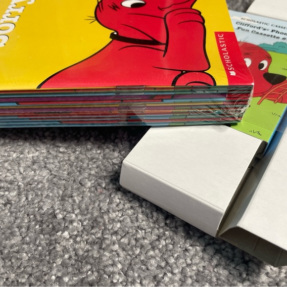 Scholastic CLIFFORD THE BIG RED DOG 12 children's books series Pack 4 Phonics - Picture 5 of 5